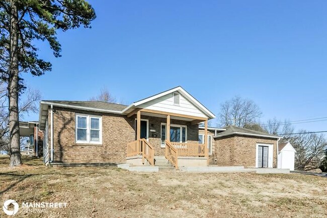 Building Photo - 1319 N 3rd St, Festus, MO 63028