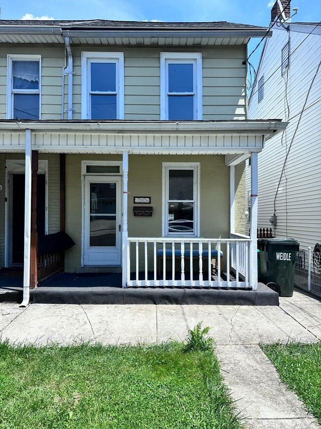Building Photo - 706 N 2nd Ave