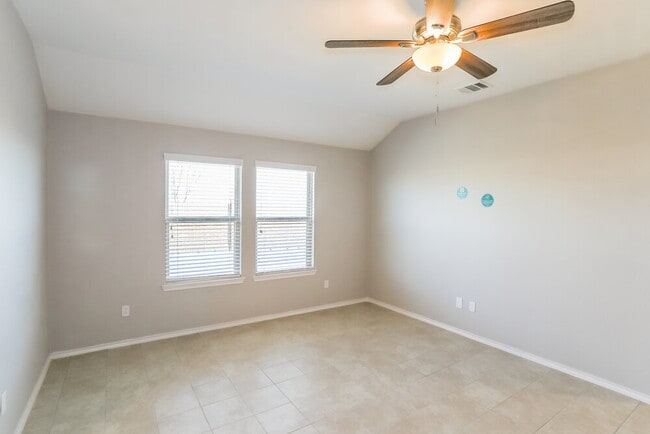 Building Photo - 806 Platinum Dr