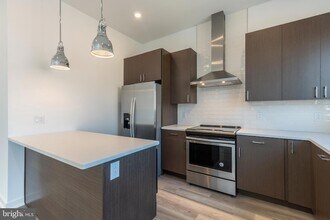 Building Photo - 710 N 16th St