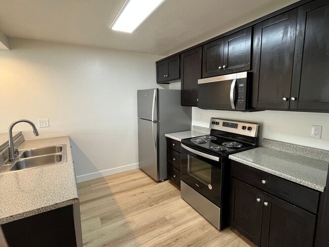 Building Photo - Ocean Beach remodeled 3 bedroom 2.5 bath T...