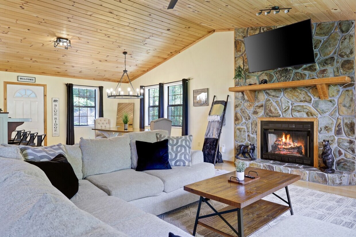 Foto principal - 443 Fox Run Dr