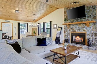 Building Photo - 443 Fox Run Dr