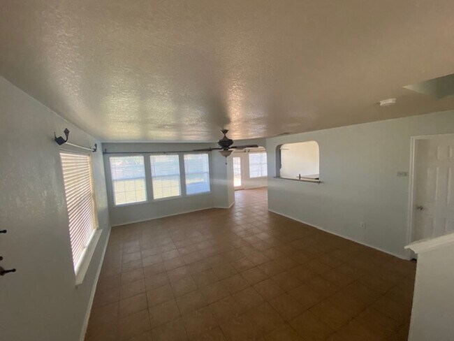 Building Photo - 2 STORY HOME  |  4 BEDROOM  |  2.5 BATHS  ...