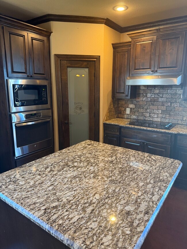 Foto del edificio - 182 Raymonds Wy