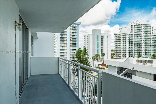 Building Photo - 5825 Collins Ave