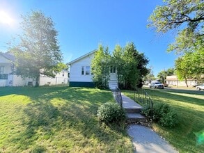 Building Photo - 700 4th Ave S
