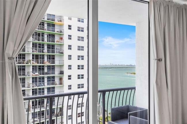 Foto del edificio - 1750 N Bayshore Dr