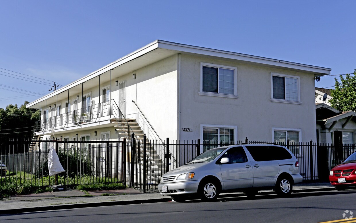 Primary Photo - 5471 Foothill Blvd