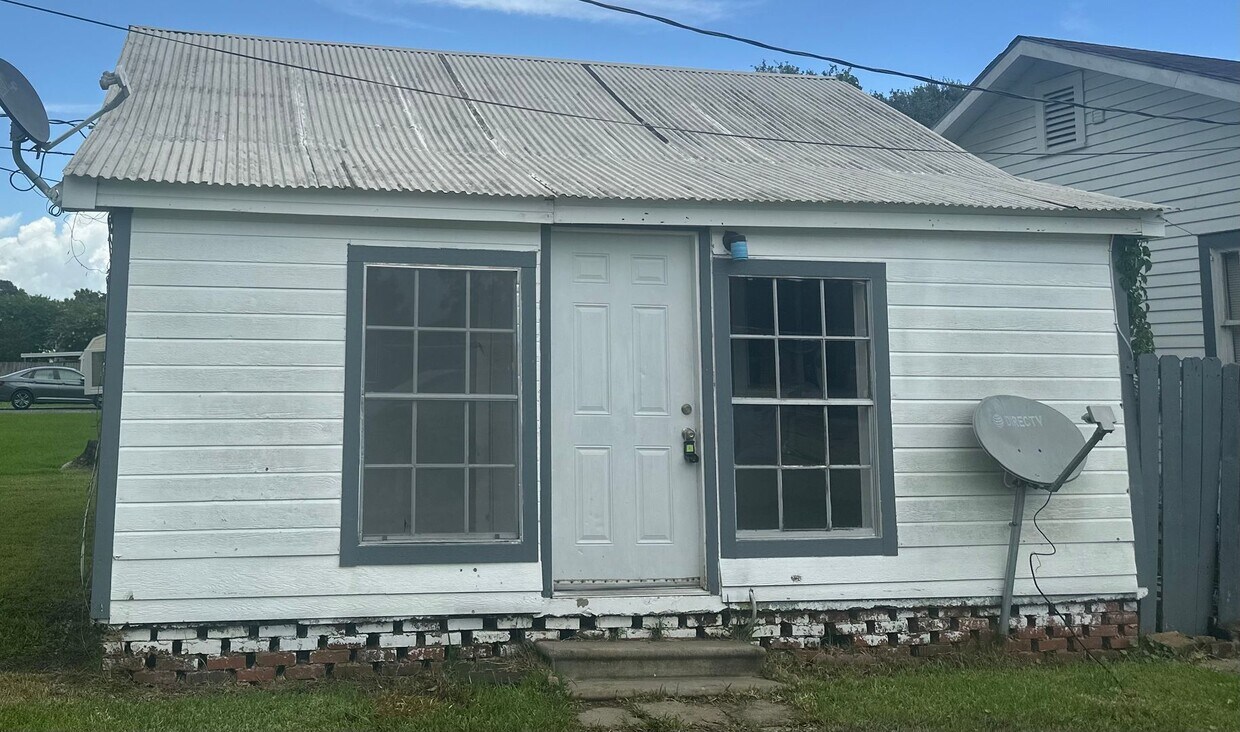 Foto principal - 1 bedroom, 1 bathroom Home Available in Br...