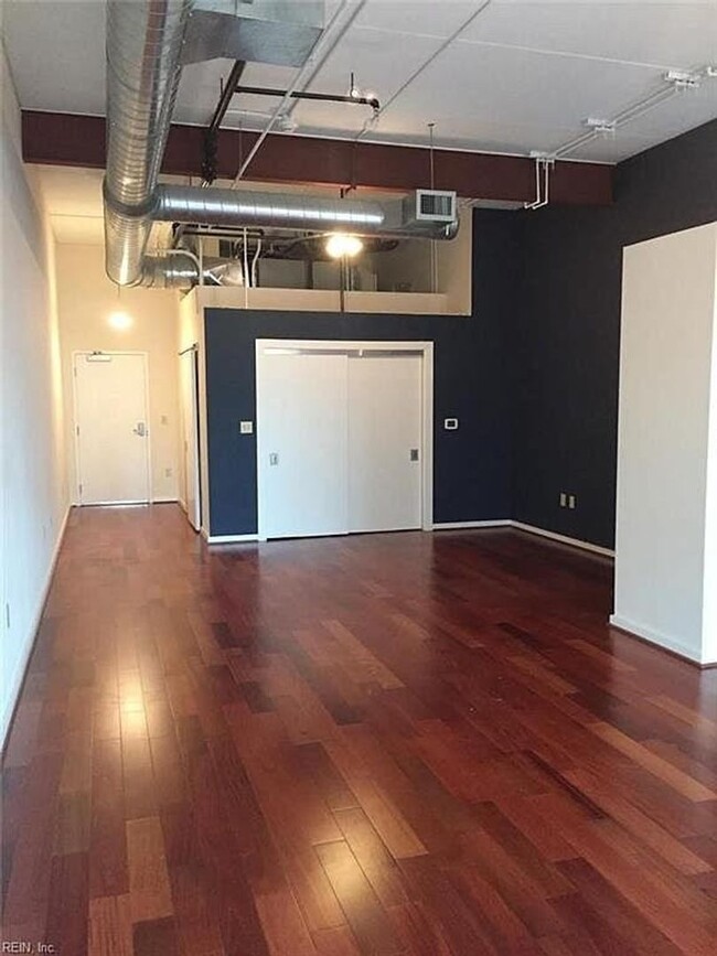 Foto del edificio - Loft Living at Town Center in Virginia Beach!