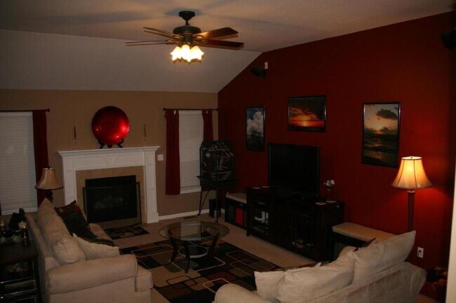 Foto del edificio - Beautiful single family home located in a quiet cul-de-sac