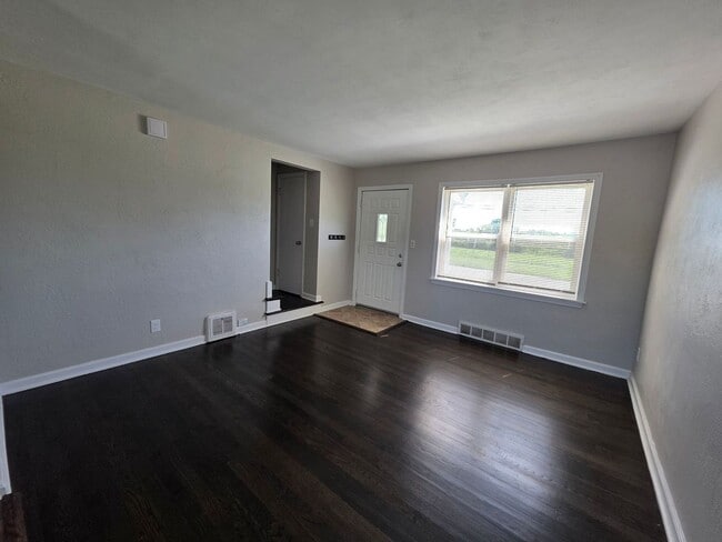 Building Photo - 2 Bed Duplex Near Downtown Liberty & William Jewell!