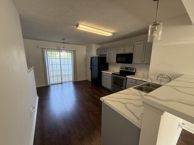Foto del edificio - 2961 S Rutherford Blvd