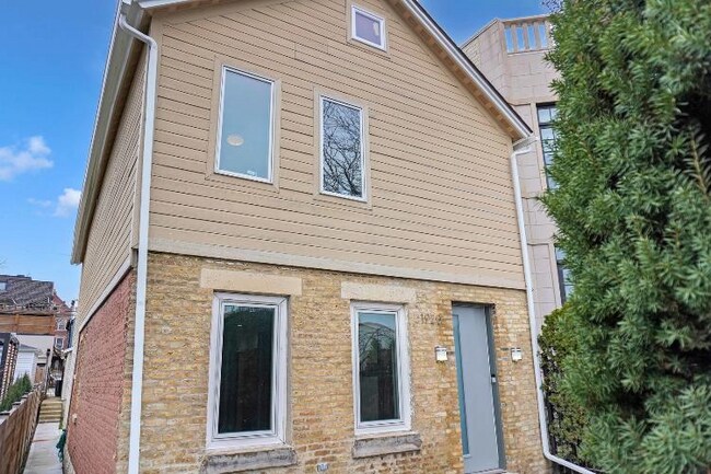 Building Photo - 1920 N Hermitage Ave