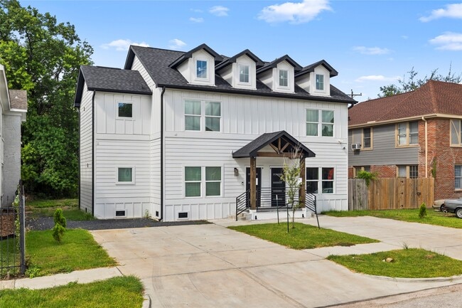Building Photo - 2406 Truxillo St