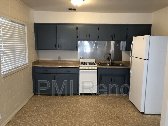 Foto del edificio - 2075 Patton Dr
