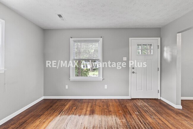 Foto del edificio - 2-Bedroom Home Walking Distance to Longwood University