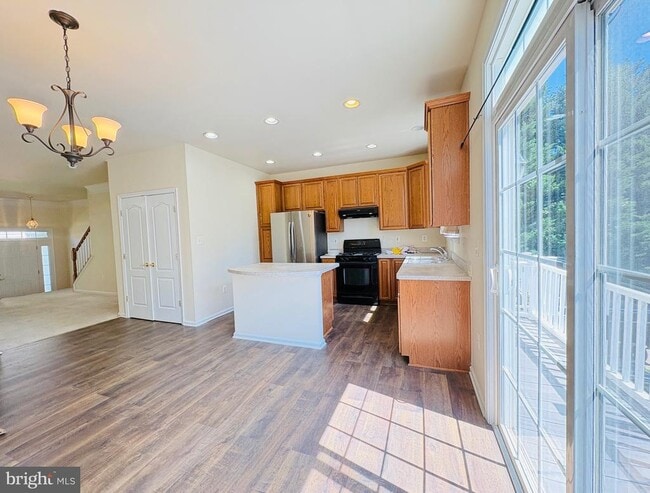 Building Photo - 4651 Carisbrooke Ln