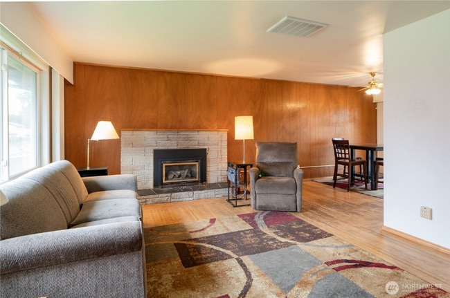 Building Photo - 426 10th St