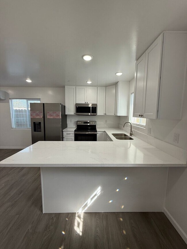 Foto del edificio - NE Newer Single Story Detached ADU on Cul-De-Sac Near Marian Hospital - All Basic Utilities Included