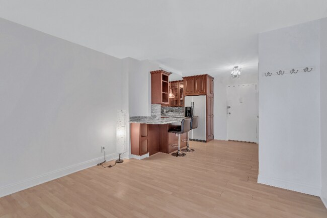 Foto del edificio - 2401 H St NW