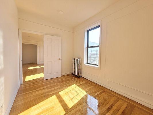 Foto del edificio - 2 bedroom in BRONX NY 10451