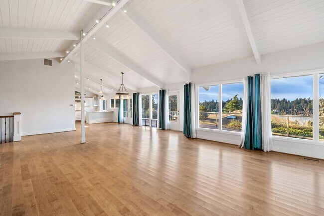 Foto del edificio - CLICK "REQUEST A TOUR" NOW!