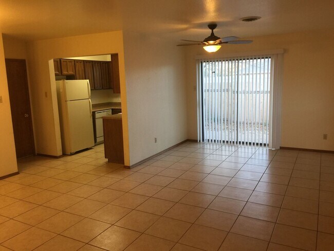 Foto del edificio - 2914 N Alhambra Dr