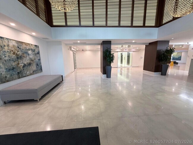 Building Photo - 540 Brickell Key Dr