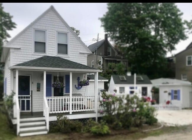 Building Photo - 3 Locust St Ext