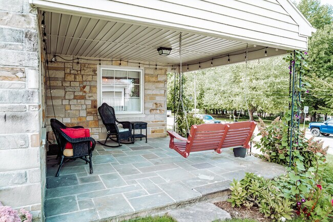 covered front porch - 124 E Conestoga St