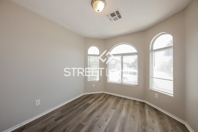 Foto del edificio - NOW OFFERING HALF OFF FIRST FULL MONTH!