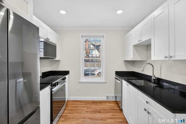 Building Photo - 195 Laurel Pl