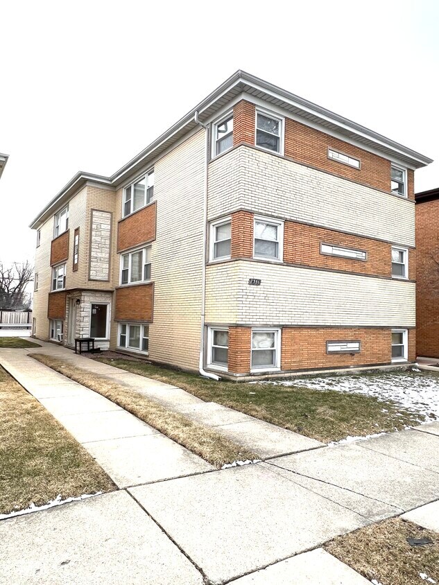 7331 W Fullerton Ave Unit 2S, Elmwood Park, IL 60707 Apartments Elmwood Park, IL