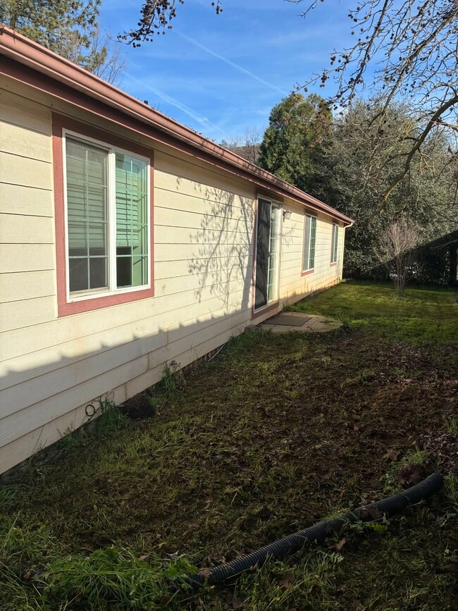 Building Photo - 5173 Bullion St