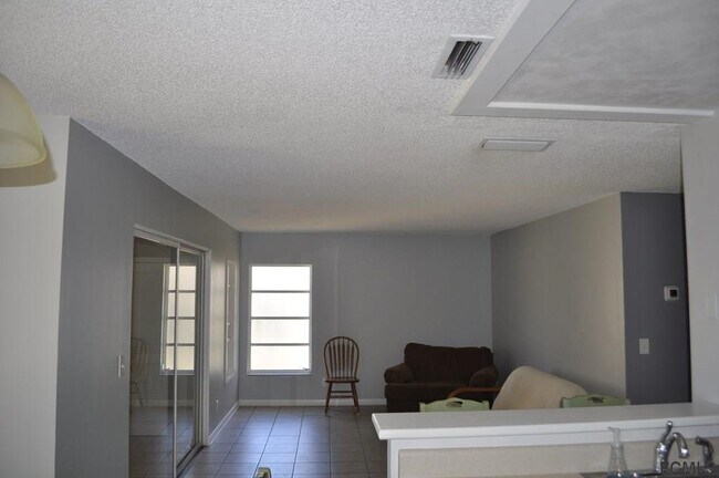 Building Photo - 304 Palm Coast Pkwy NE