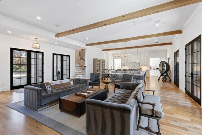 Building Photo - 8443 Hunters Creek Dr