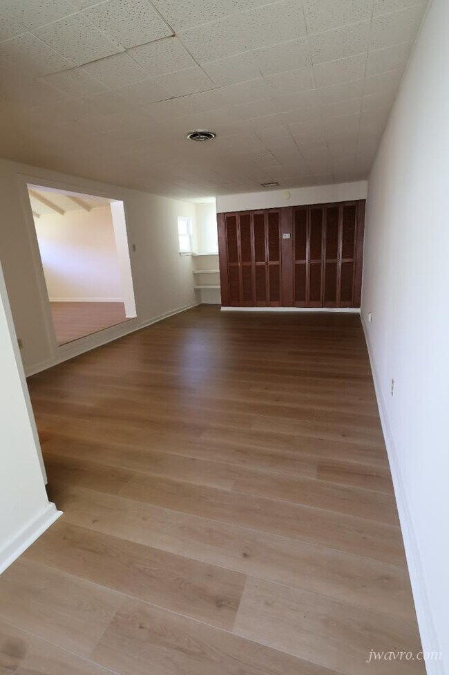 Foto del edificio - 76 Ryan Ave