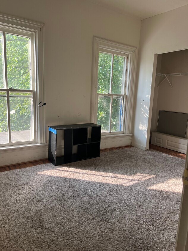 105 W 5th St Unit C, Muscatine, IA 52761 Apartments in Muscatine, IA