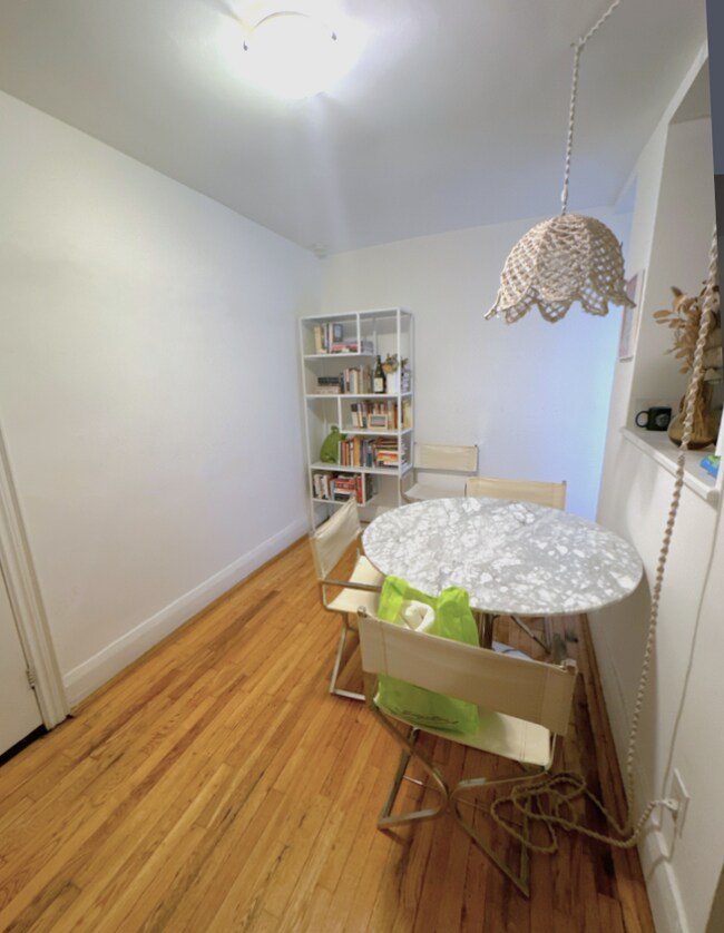 Building Photo - 496 Montrose Ave - 17