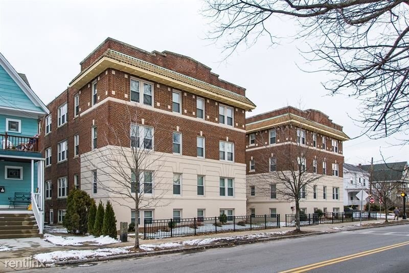 119 W Wyoming Ave Unit Apt D, Melrose, MA 02176 Apartment for Rent in