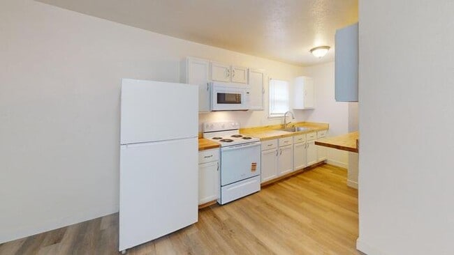 Building Photo - 906 N 9th St