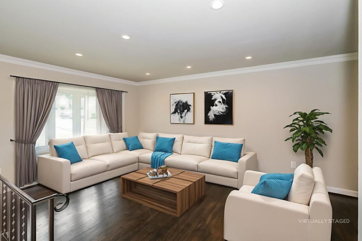 Foto principal - Spacious Single Family Home with backyard ...