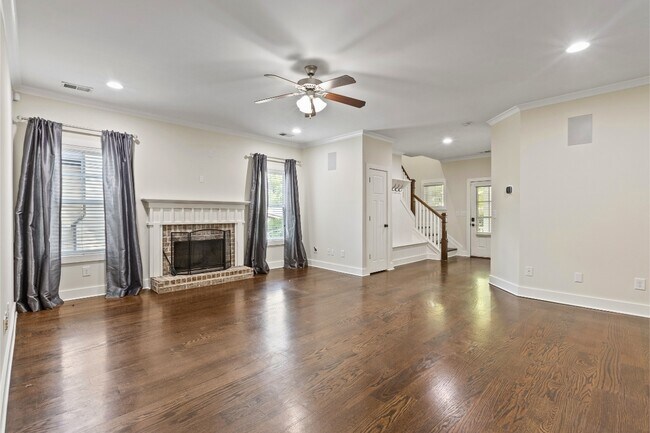 Foto del edificio - 1455 Reynolds Dr