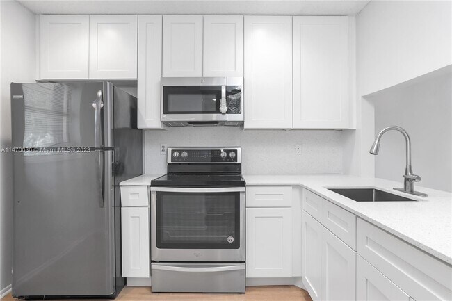 Foto del edificio - 9202 NW 1st St