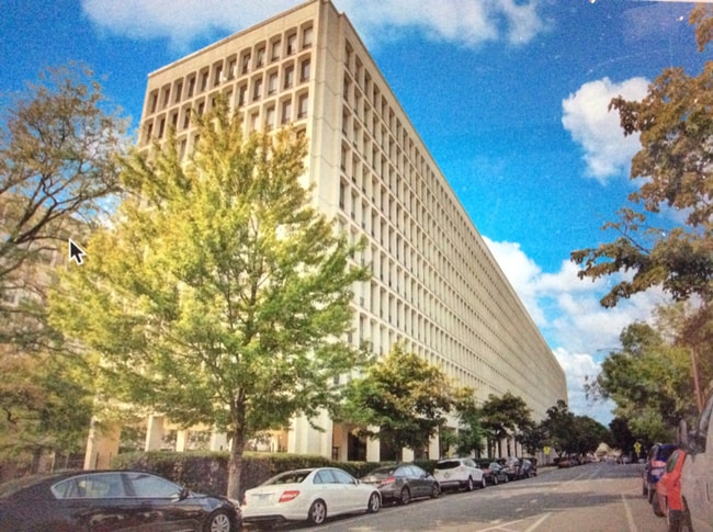 Building Photo - 1400 E 55th Pl
