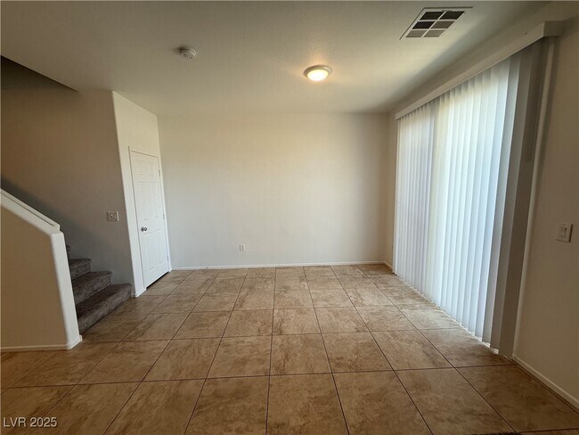Foto del edificio - 6128 Pine Villa Ave