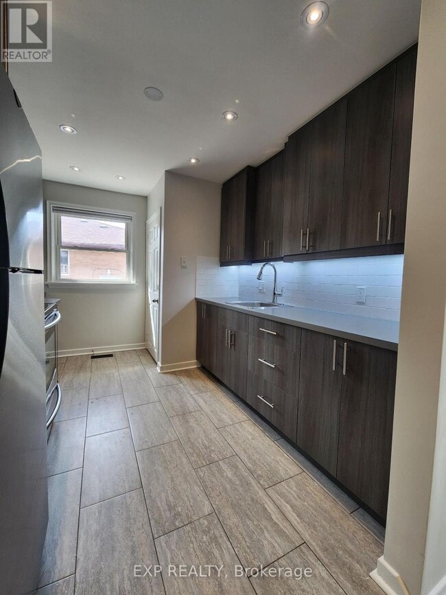 Building Photo - 98 Corby Crescent