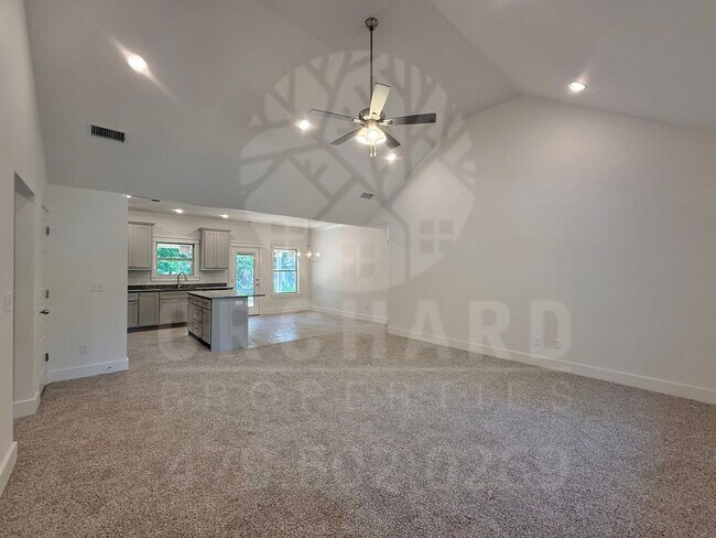Building Photo - Single-Family Home- 2 Bed/ 2 Bath w/ Hobby...
